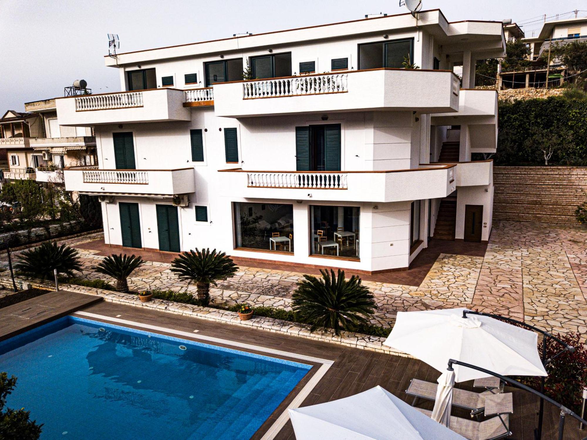Villa La Quiete - Adults Only Cuke Екстериор снимка