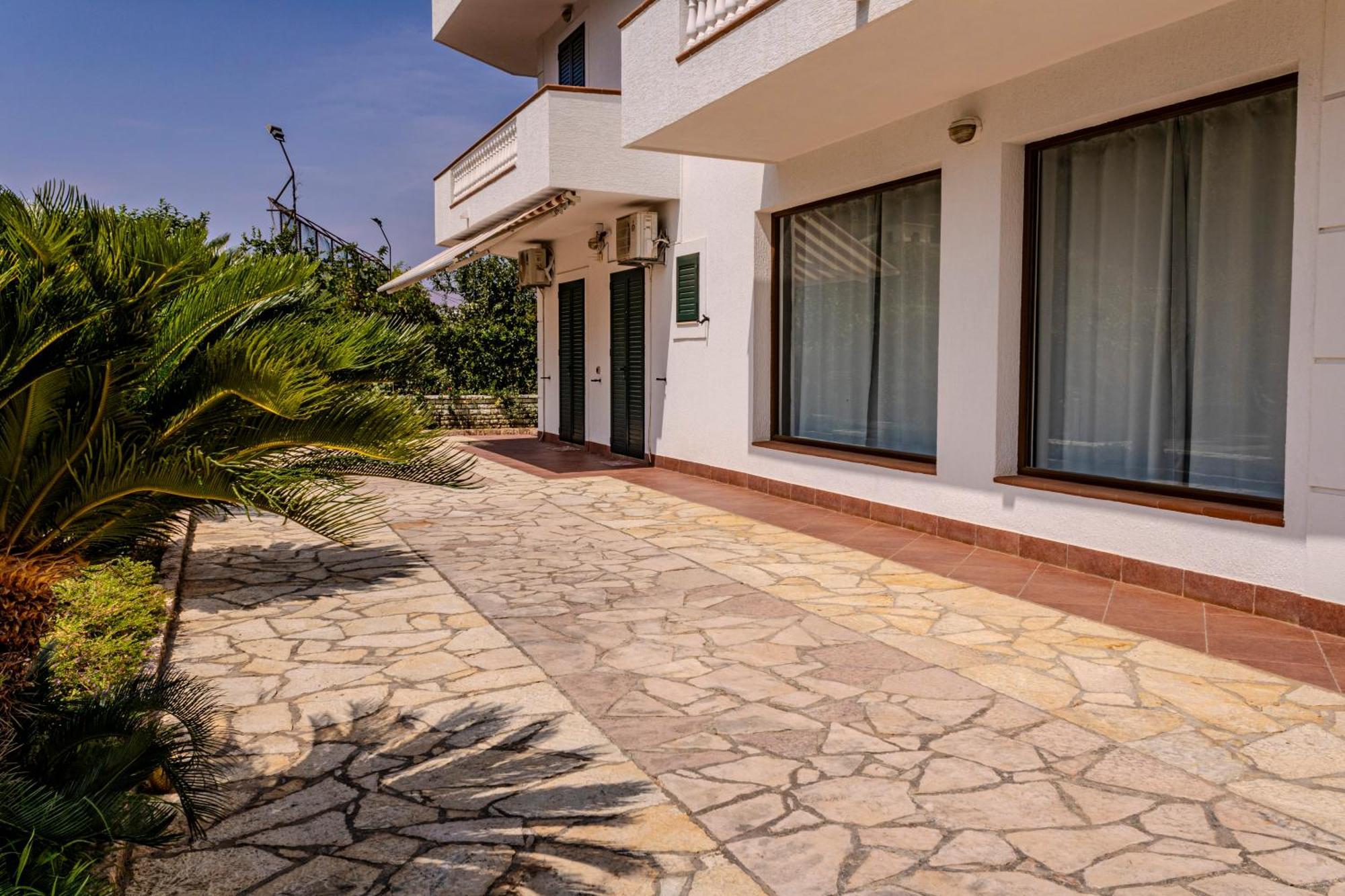 Villa La Quiete - Adults Only Cuke Екстериор снимка