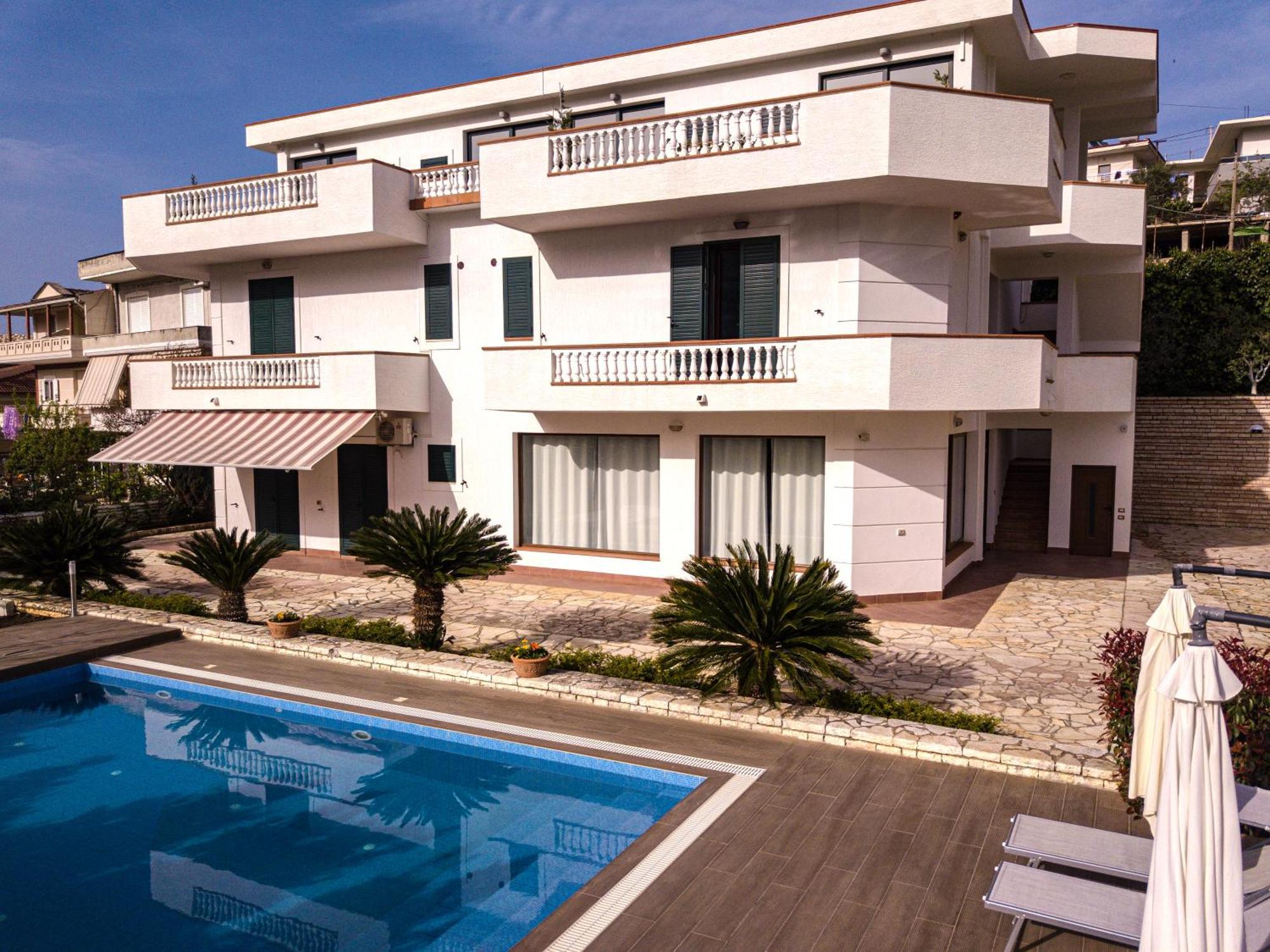 Villa La Quiete - Adults Only Cuke Екстериор снимка